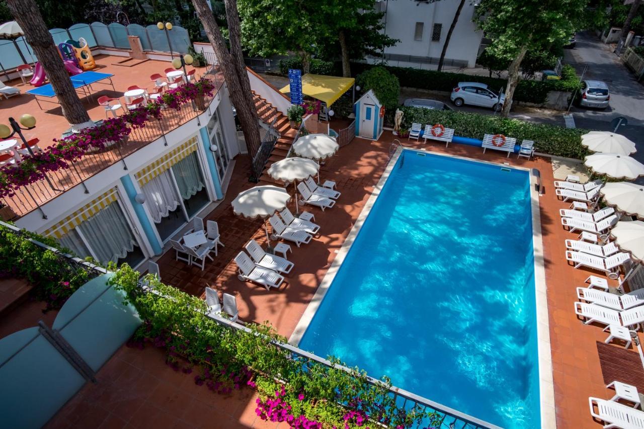 Hotel Villa Dei Fiori - Sul Mare Con Piscina Viserbella di Rimini Екстериор снимка