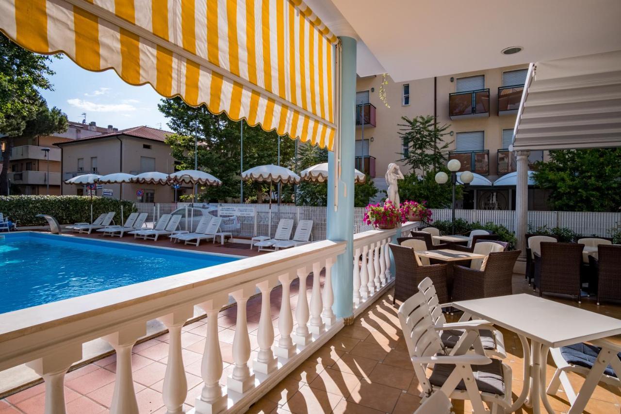 Hotel Villa Dei Fiori - Sul Mare Con Piscina Viserbella di Rimini Екстериор снимка