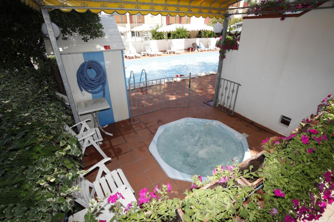 Hotel Villa Dei Fiori - Sul Mare Con Piscina Viserbella di Rimini Екстериор снимка