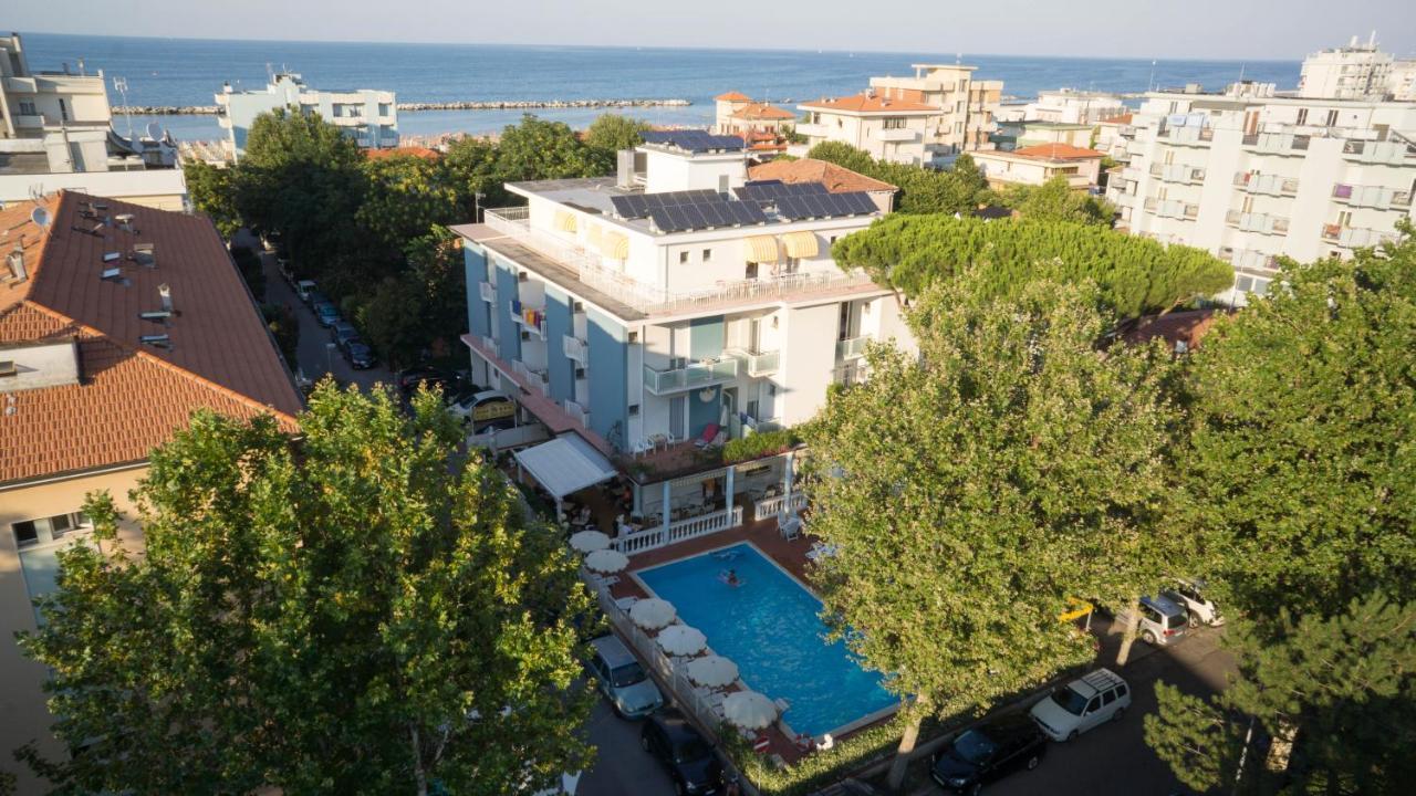 Hotel Villa Dei Fiori - Sul Mare Con Piscina Viserbella di Rimini Екстериор снимка