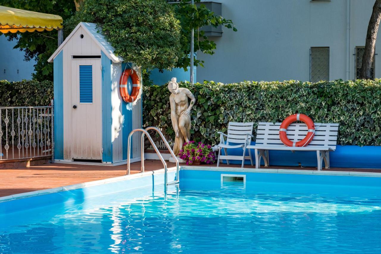 Hotel Villa Dei Fiori - Sul Mare Con Piscina Viserbella di Rimini Екстериор снимка