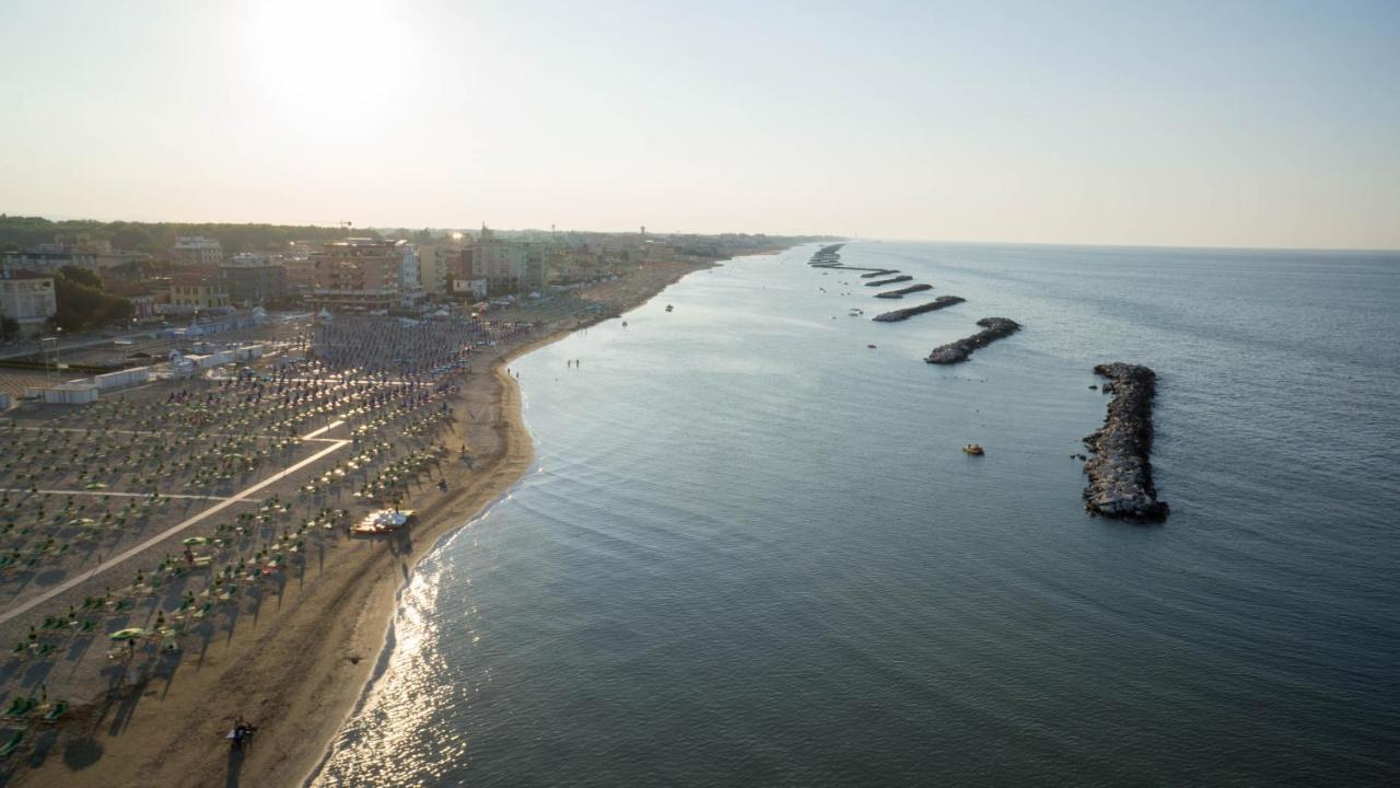 Hotel Villa Dei Fiori - Sul Mare Con Piscina Viserbella di Rimini Екстериор снимка