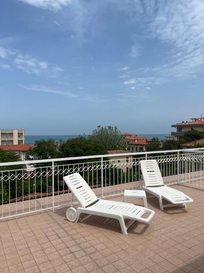 Hotel Villa Dei Fiori - Sul Mare Con Piscina Viserbella di Rimini Екстериор снимка