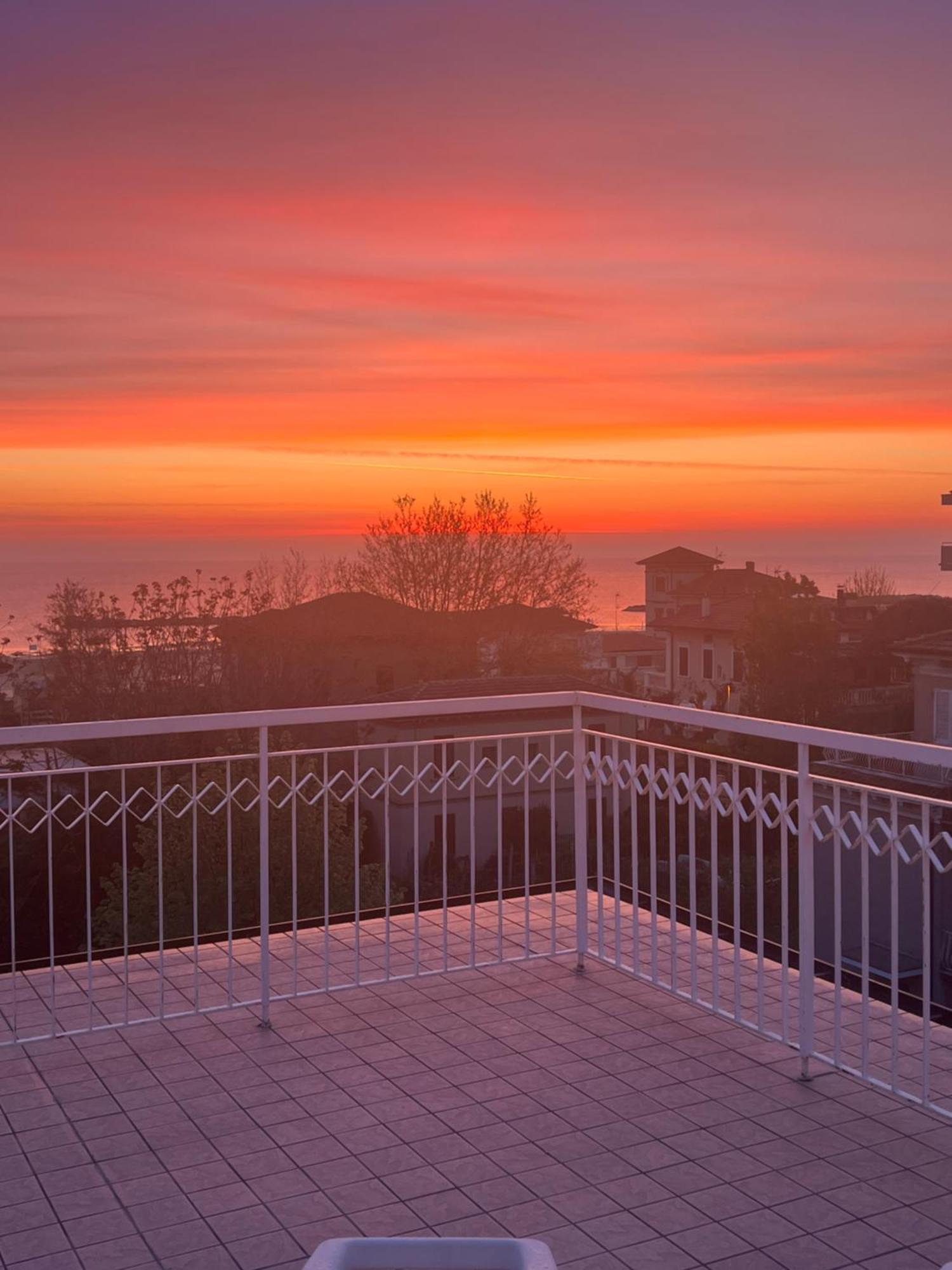 Hotel Villa Dei Fiori - Sul Mare Con Piscina Viserbella di Rimini Екстериор снимка