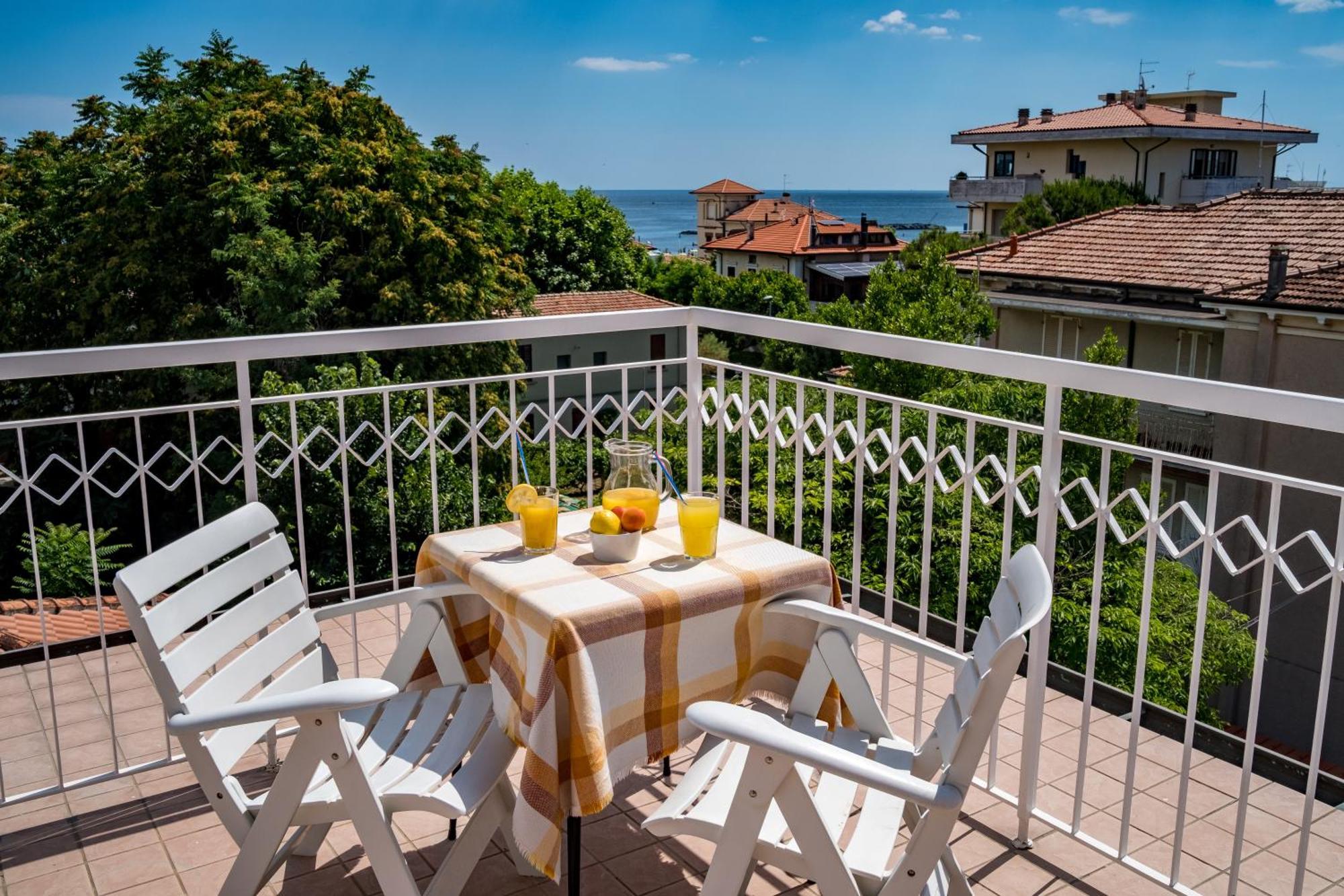 Hotel Villa Dei Fiori - Sul Mare Con Piscina Viserbella di Rimini Екстериор снимка