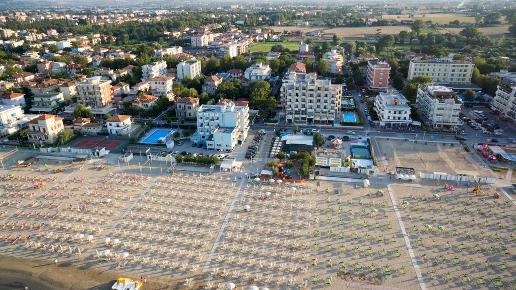 Hotel Villa Dei Fiori - Sul Mare Con Piscina Viserbella di Rimini Екстериор снимка