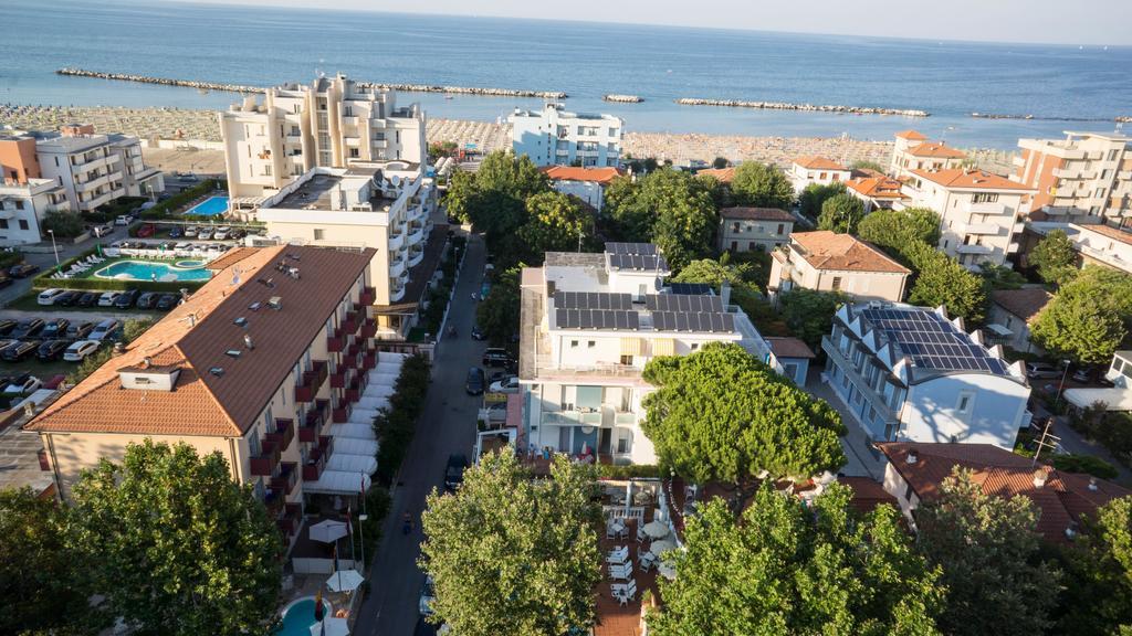 Hotel Villa Dei Fiori - Sul Mare Con Piscina Viserbella di Rimini Екстериор снимка